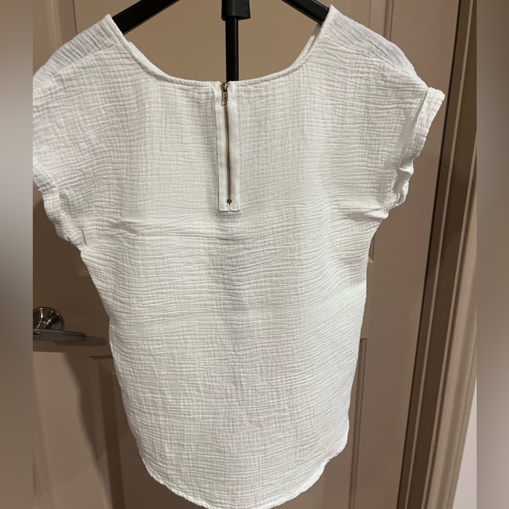Olive & Oak Textured White Scoop Neck Cap Sleeve Blouse - Picture 4 of 7